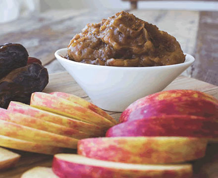 apples with caramel date dip